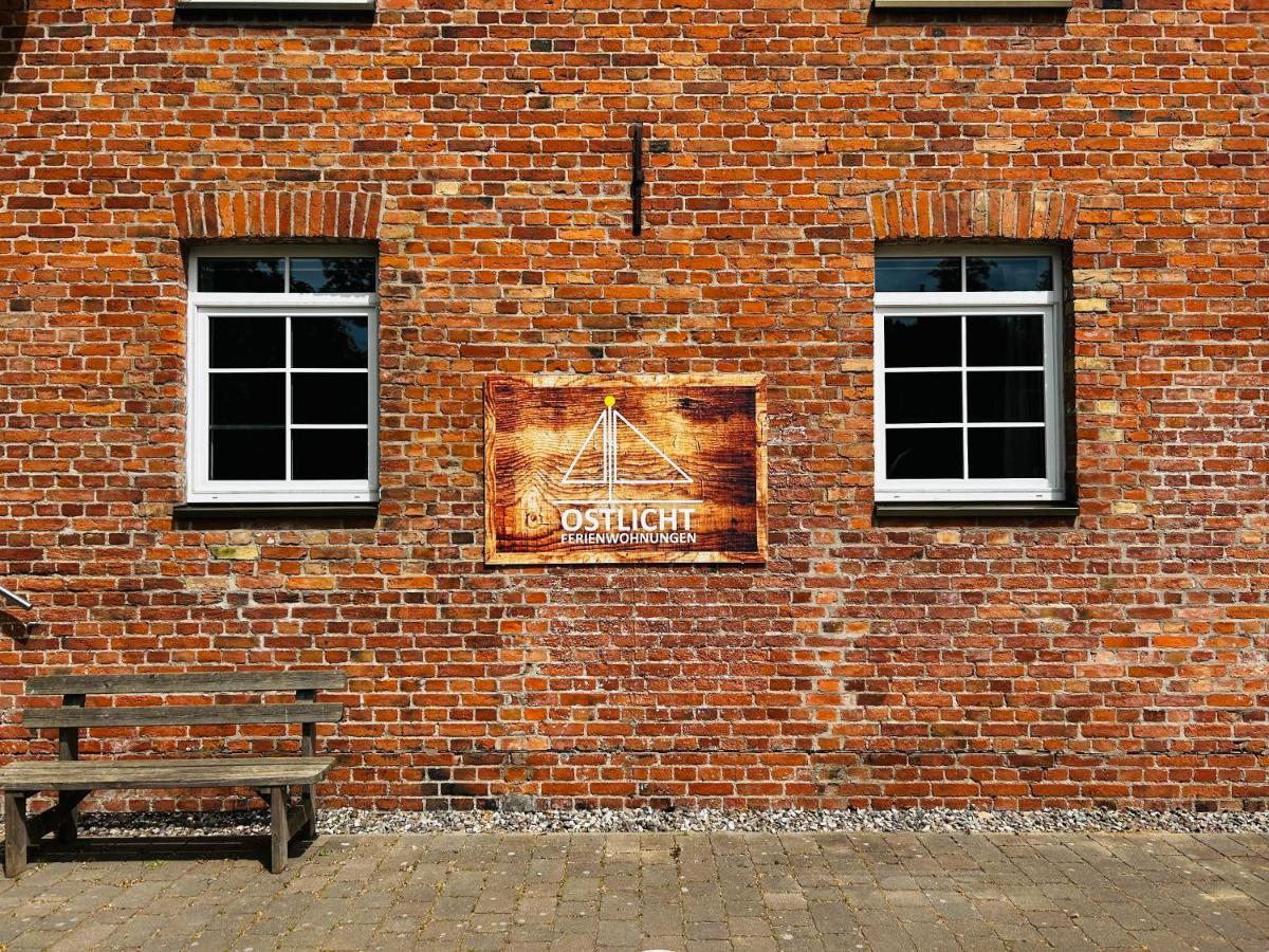 Ferienwohnungen Poppelvitz Altefähr エクステリア 写真