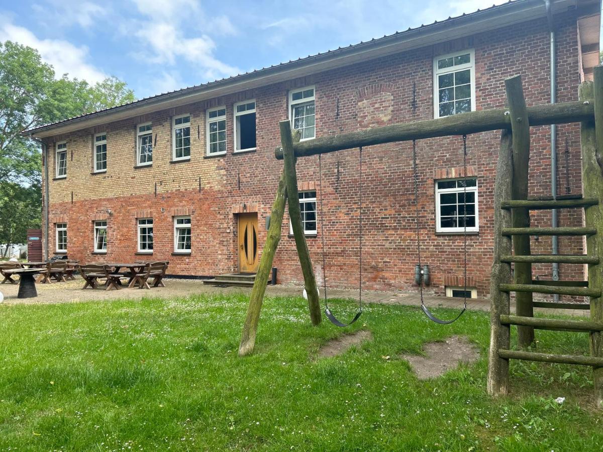 Ferienwohnungen Poppelvitz Altefähr エクステリア 写真